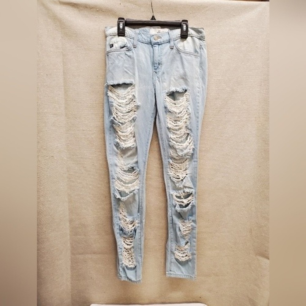 KanCan Ripped Jeans in ladies size 24